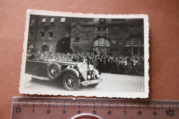 Photo - snapshot Adolf Hitler in the Mercedes 1934 - location ?